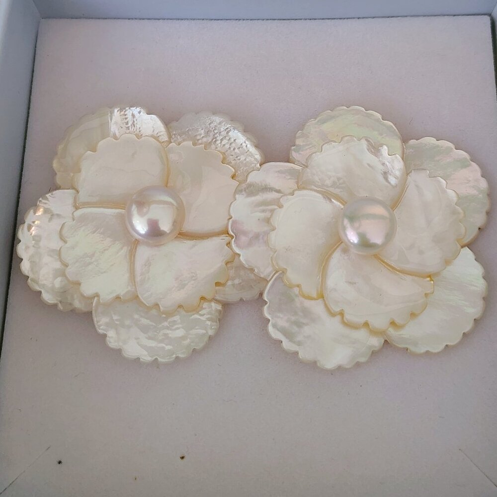 NWOT Nicola Bathie Mother of Pearl Floral Gold Plated Large Earrings with Box - Picture 6 of 6